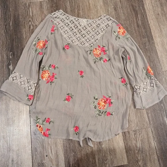 Fig and Flower embroidered boho floral tie front top - Picture 10 of 10